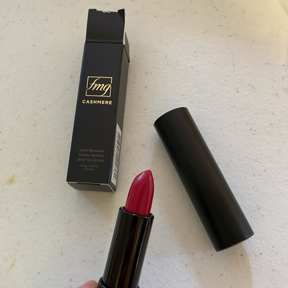 Avon fmg Cashmere Satin Lipcream in Rich Berry
